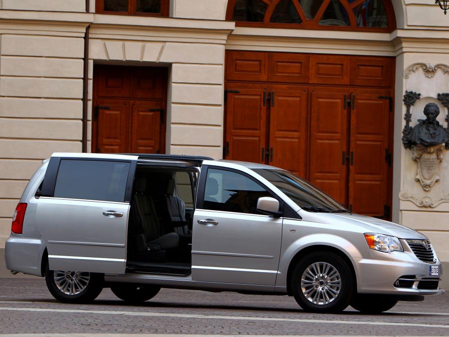  Lancia Voyager 2011 года  (фото 47 из 66)
